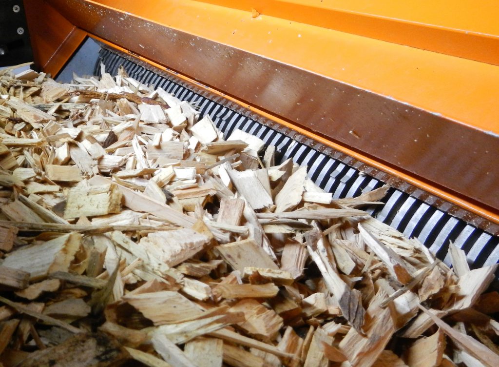 Wood chips in Crumbler